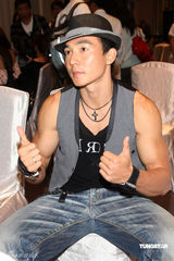 幻灯图集：徐乃麟代言网游 吴宗宪助阵谈金钟奖 