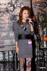 组图：RubberBand机场获特殊照顾 将为陈思彤写歌