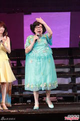 组图：曾志伟薛家燕扮肥姐 郑欣宜隔空寄思念