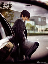 幻灯图：金素妍浓妆写真冷艳华丽 上演优雅一吻