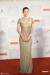 组图：章子怡金色人鱼装现身红毯 心情大好懒理传闻