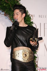 组图：吴建豪亮相宣传新专辑 否认秘婚传闻