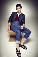 组图：张铎复古写真迷人微笑展现型男本色