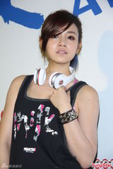 组图：炎亚纶胡宇崴活动现身引粉丝尖叫