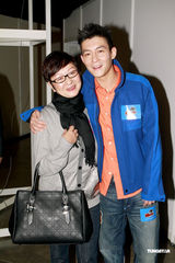 组图：陈冠希与女友感情稳定 最爱的女生是妈妈