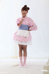 组图：许雅涵代言美国线上游戏 萝莉卖萌出镜