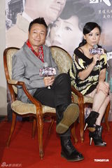 组图：黎耀祥赴台宣传新剧 邓萃雯坦言非“女强人”