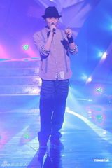 组图：《劲歌金曲》录影 王菀之张智霖亮相