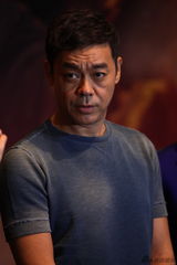 组图：众主创现身《逃出生天》活动现场