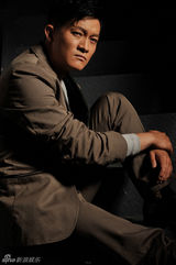 组图：杨志刚个性写真沧桑于眉目 举手露不羁