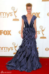 组图：艾美奖红毯 海瑟-莫里斯深V长裙胸前无料