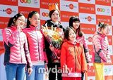 组图：韩花样滑冰公主金妍儿会粉丝展笑颜