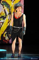 幻灯图集：邓超穿网袜大跳钢管舞 模仿杰克逊动作