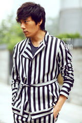 明星爱街拍：秦昊夏日型男LOOK