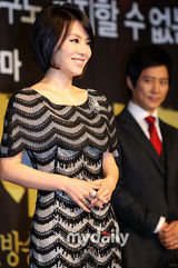 组图：SJ晟敏宣传《President》 王智慧大红裙抢镜