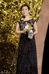 组图：秦海璐成金马奖最佳编剧 自己为自己颁奖