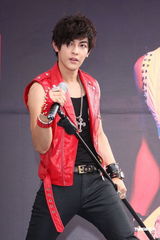 组图：汪东城单飞出专辑12年终圆梦