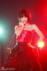 高清组图：江一燕变身派对公主 展现曼妙身姿