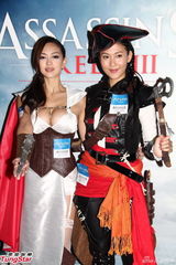 组图：香港名模JessicaC秀警钟乳疑露乳晕