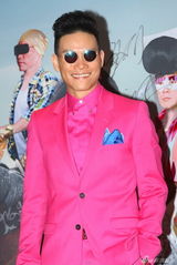 组图：《东成西就2011》首映 众主创亮相红毯