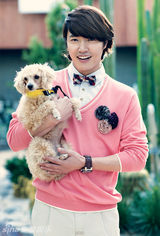 组图：韩星尹相铉全新服装写真 春意盎然温暖阳光