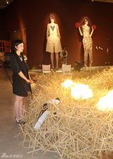 组图：刘孜出席国际设计展 成当晚唯一跨界设计师