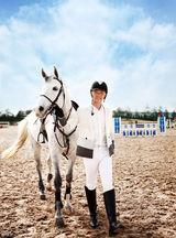 高清图：黄志忠携战马登封面 坦言磨练是心灵旅行