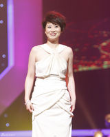 高清组图：海清获网络盛典年度最具人气演员荣誉 