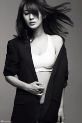 组图：郭珍霓暗黑系写真 演绎颓废性感