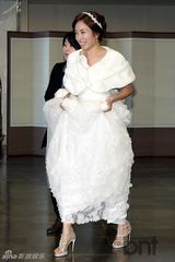 组图：韩谐星尹亨彬郑京美幸福大婚想生双胞胎