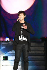 独家高清：SM家族北京开唱希澈回归落泪