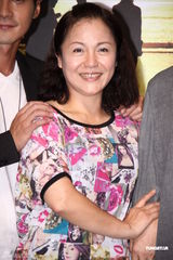 组图：张国立宣传《原乡》 与女演员避嫌