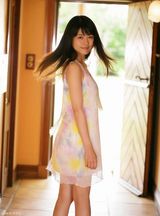 组图：日版奶茶妹妹有村架纯走红 甜笑超治愈