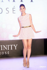 组图：昆凌将满19岁 生日与朋友庆祝