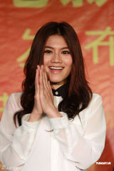 组图：嫩模周秀娜连演惊悚片 盼转型看重内地发展