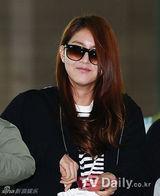 组图：韩团 After School 成员UEE赴泰国拍广告 机场秀养眼美腿