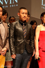 组图：聂远殷旭等众星助阵时尚活动 造型PK