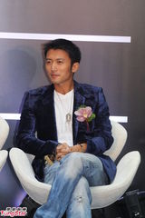 组图：谢霆锋否认介入王菲婚姻传闻