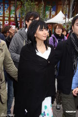 高清图：孙燕姿参观花博会 清丽亮相引媒体追拍