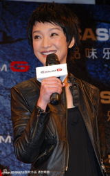 幻灯图：周迅曝和富二代情变分手 坚强短发接代言