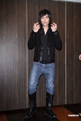 高清组图：萧敬腾宣传新戏 曾志伟周秀娜站台