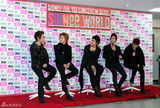 组图：韩国人气男组合SHINee首次开个唱