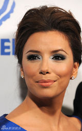 高清组图：伊娃出席活动 蓝裙现身娇俏迷人