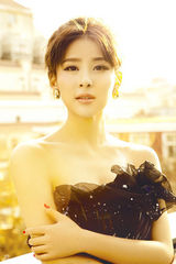 组图：贾青玩转华丽礼裙  难挡魅惑宫廷风