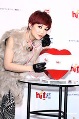 组图：梁静茹首任专辑制作 与老公互按摩以纾压