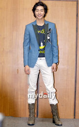 组图：人气节目《音乐银行》换主持 金敏智贤宇担纲