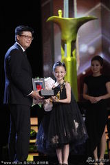 组图：童星李馨巧凭《激战》获最佳女演员