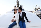 组图：佟大为关悦游艇写真 演绎经典爱情瞬间