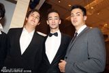 组图：韦唯三子代母贺友人新婚 比赛鼻子挂勺子