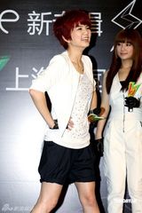 幻灯组图：S.H.E获世博门票 扮女超人澄清单飞传言